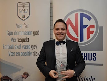 Lommedalen Fotball og Stian A. Kuznetsoff tok hjem stor pris